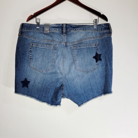 Torrid Star Print Cut-Off Denim Shorts Size 18 - Picture 6 of 7